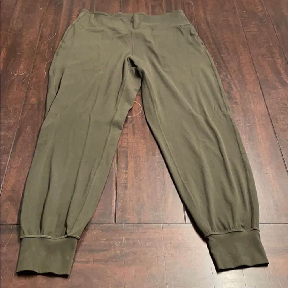 Lululemon Align Jogger olive green